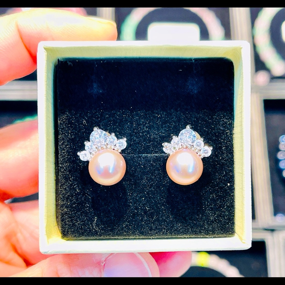 Pearl Earrings, pink